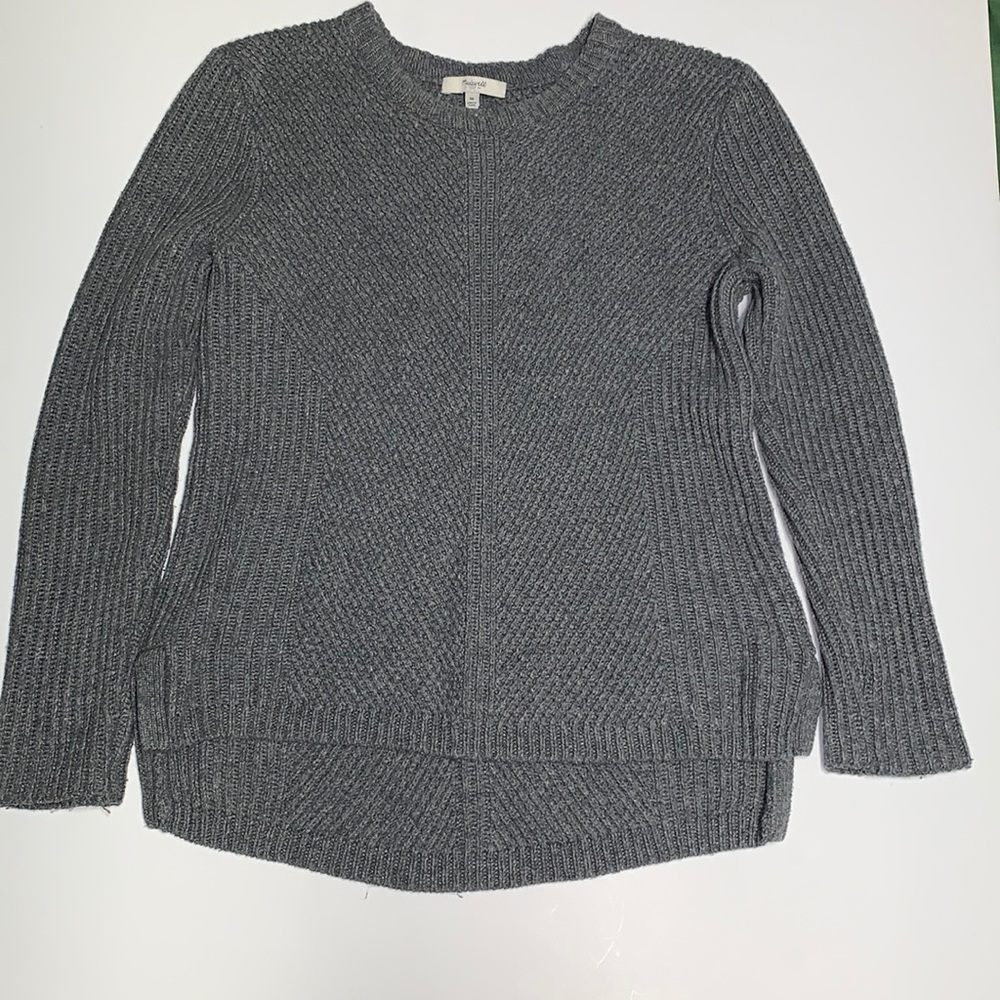 Madewell hex comb 1937 grey Sweater size Medium. Crew neck. slits on the side.